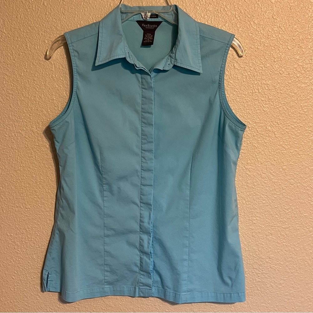 Van Heusen Women's M Vintage Light Blue Sleeveless Button Up Top